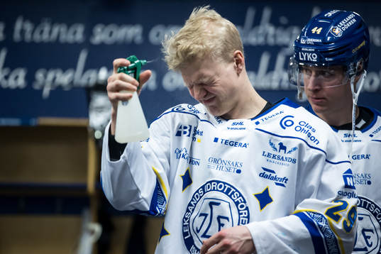Leksands Emil Heineman  innan ishockeymatchen i SHL mellan