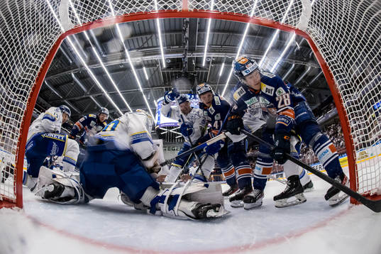 Leksands Jon Knuts och Leksands målvakt Mantas Armalis och