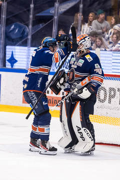 Växjös målvakt Adam Åhman och Victor Stjernborg jubel