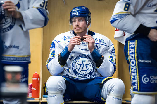 Leksands Peter Cehlarik  innan ishockeymatchen i SHL mellan
