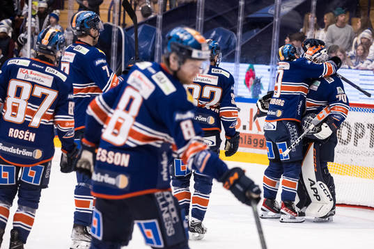 Växjös målvakt Adam Åhman och Victor Stjernborg jubel