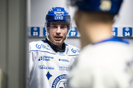 Leksands Peter Cehlarik  innan ishockeymatchen i SHL mellan