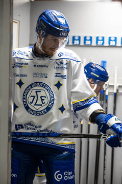 Leksands Peter Cehlarik  innan ishockeymatchen i SHL mellan