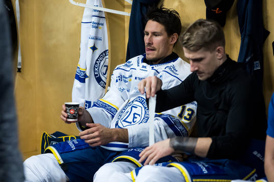 Leksands Jon Knuts innan ishockeymatchen i SHL mellan
