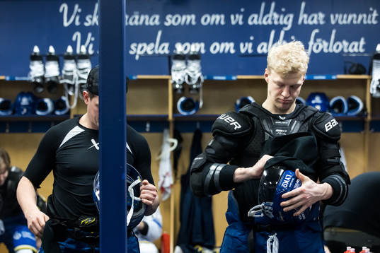 Leksands Emil Heineman innan ishockeymatchen i SHL mellan