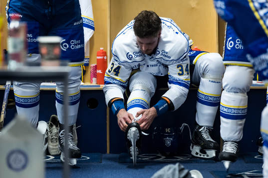 Leksands Peter Cehlarik  innan ishockeymatchen i SHL mellan