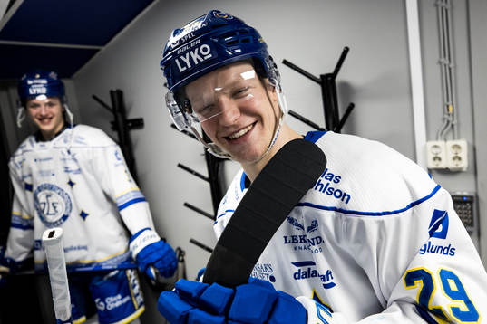 Leksands Emil Heineman innan ishockeymatchen i SHL mellan