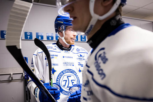 Leksands Peter Cehlarik  innan ishockeymatchen i SHL mellan
