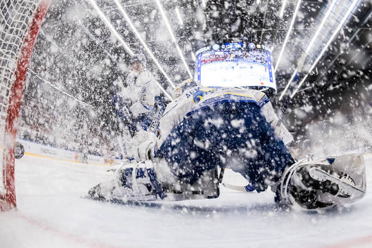 Leksands Patrik Noren och Leksands målvakt Mantas Armalis