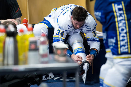 Leksands Peter Cehlarik  innan ishockeymatchen i SHL mellan