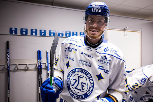 Leksands Peter Cehlarik  innan ishockeymatchen i SHL mellan
