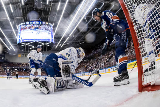 Leksands målvakt Mantas Armalis och Växjös Robert Rosén