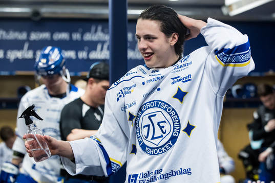 Leksands Anton Johansson  innan ishockeymatchen i SHL