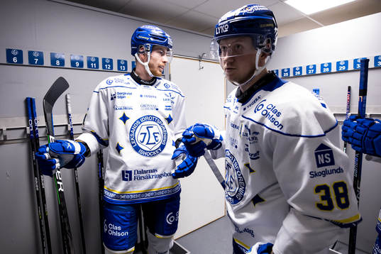 Leksands Peter Cehlarik  innan ishockeymatchen i SHL mellan