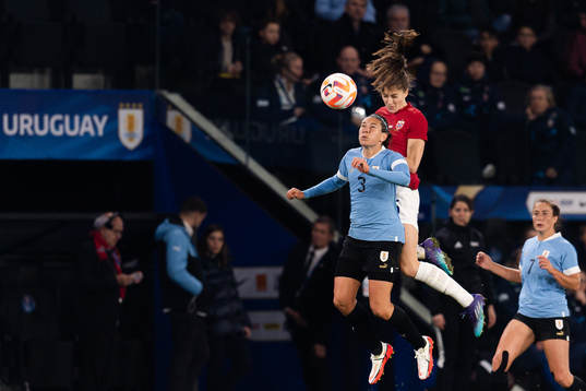 Daiana Farias of Uruguay and Emma Stølen Godø of Norway