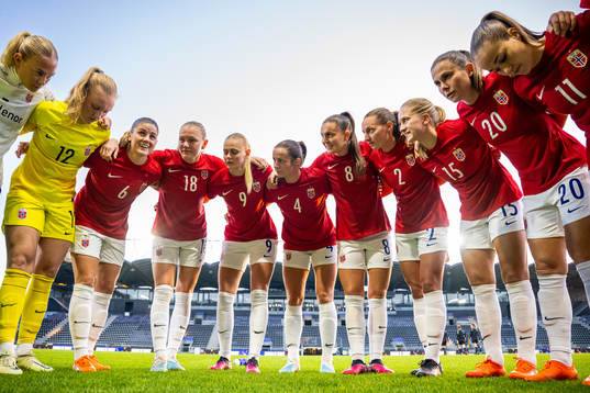 Goalkeeper Sunniva Skoglund, Maren Mjelde, Frida Maanum,