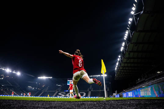 Vilde Bøe Risa of Norway takes a corner kick