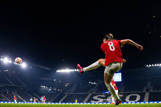 Vilde Bøe Risa of Norway takes a corner kick