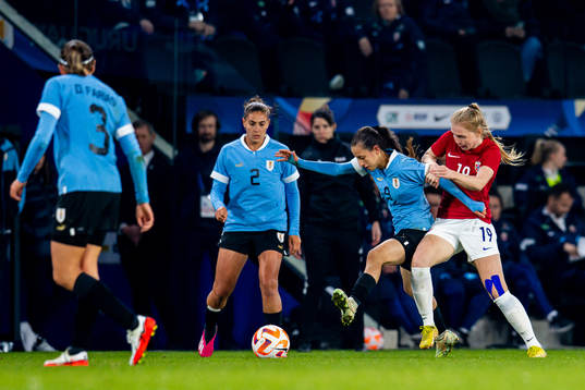 Belén Aquino of Uruguay and Malin Brenn of Norway