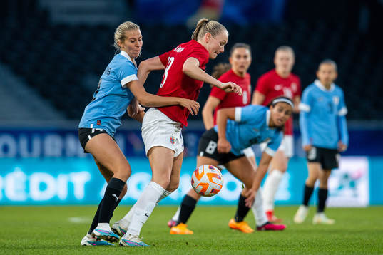 Antonella Ferradans of Uruguay and Frida Maanum of Norway