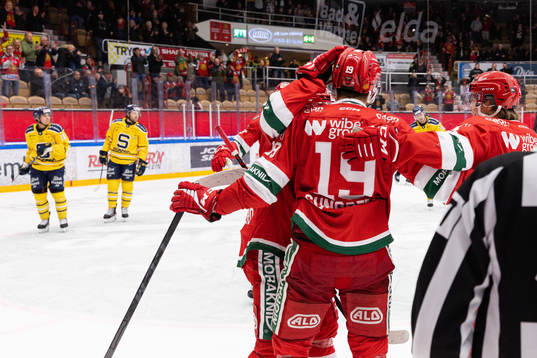 Moras Axel Sundberg jublar