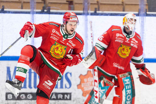 Moras Måns Carlsson jublar avgörande 3-2 målet