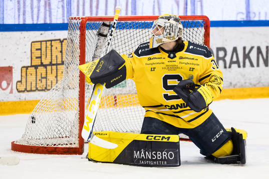 2-2 bakom Södertäljes målvakt Nikita Tolopilo