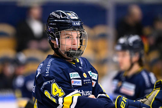 HV71s Oscar Fisker Molgaard innan ishockeymatchen i SHL