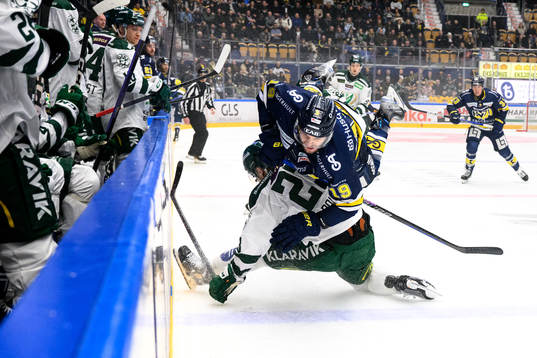 Färjestads Ville Pokka och HV71s Sam Vigneault