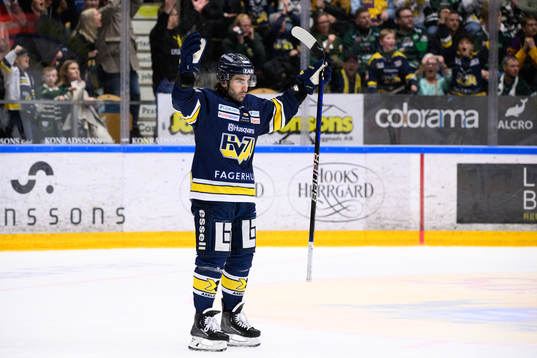 HV71s Joseph Laleggia jublar