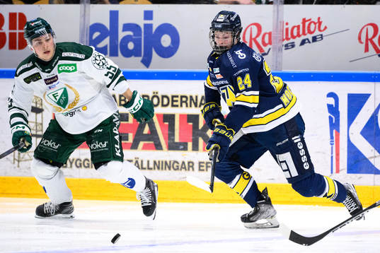 Färjestads Max Lindroth och HV71s Oscar Fisker Molgaard