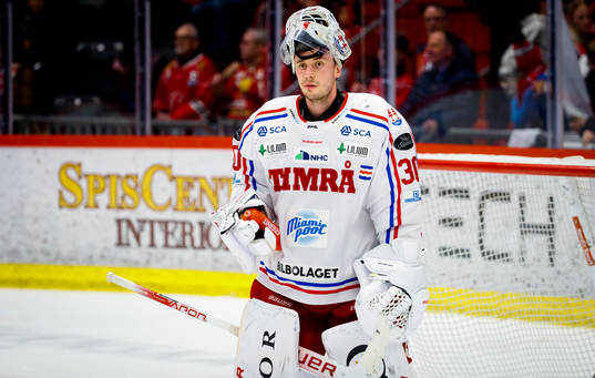 Timrås målvakt Jacob Johansson deppar