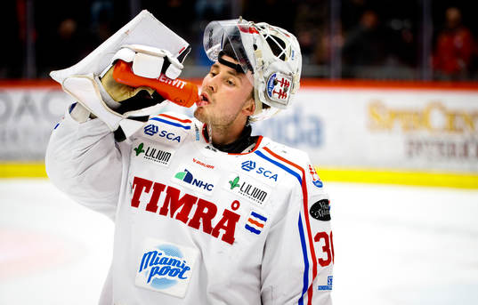Timrås målvakt Jacob Johansson deppar