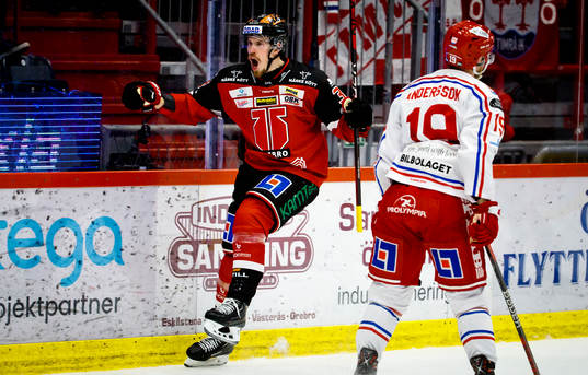 Örebros Emil Larsson jublar