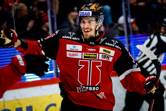 Örebros Emil Larsson jublar