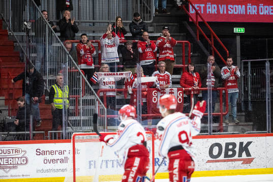 Timrås spelare tackar supportrarna
