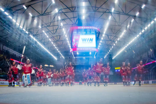 Örebros målvakt Jhonas Enroth jublar