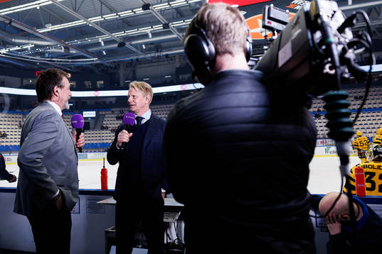 Cmore kommentatorer Åke Unger och Niklas Wikegård före