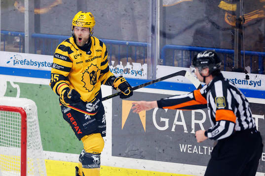 Skellefteås Oscar Möller jublar