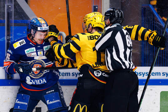 Gruff mellan Växjös Joel Kellman och Skellefteås Linus