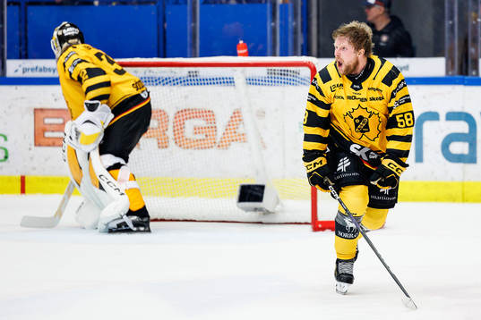 Skellefteås Oskar Nilsson visar känslor