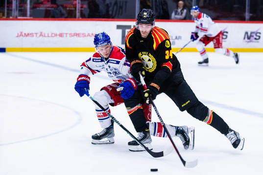 Oskarshamns Antti Suomela och Brynäs Oscar Eklind