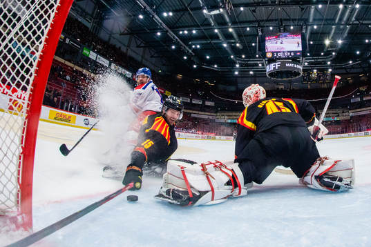 Oskarshamns Jiri Smejkal gör 1-7 bakom Brynäs Simon