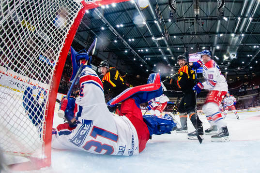 Brynäs Alexander Ljungkrantz och Hannes Björninen