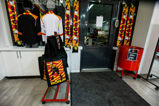 Tygväskor och halsdukar med ett tryck föreställande