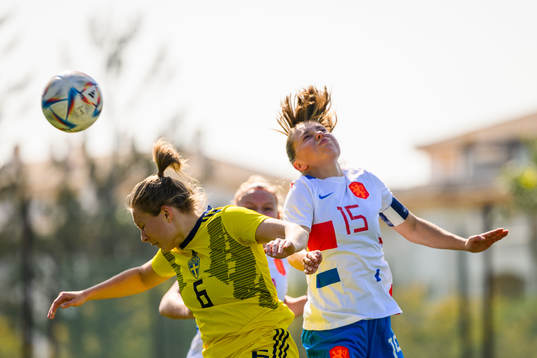 Fanny Andersson of Sweden and Janou Levels of Holland