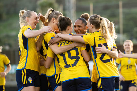 Bläddra bland fler bilder av Football, Women's International Friendly, Sweden - China