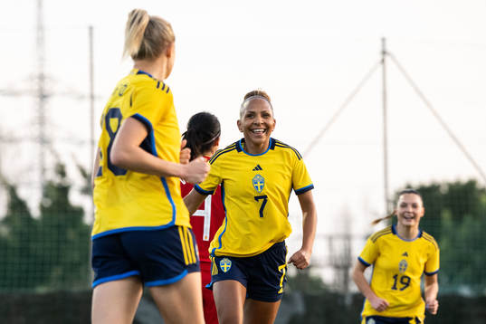 Madelen Janogy of Sweden celebrates with Fridolina Rolfö