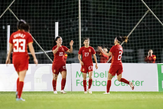 Players of China celebrate