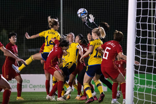 Nathalie Björn of Sweden scores 4-1